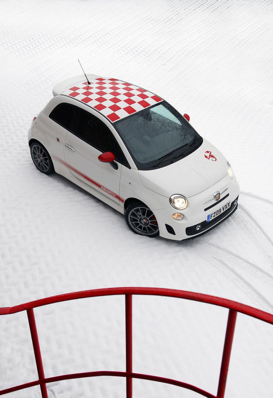  Abarth 500 esseesse 2009 года  (UK) (фото 29 из 29)